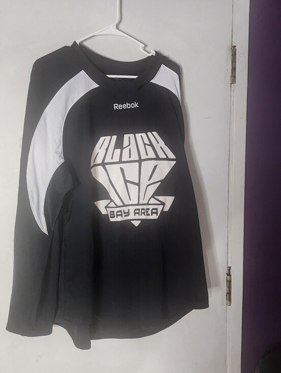 Reebok Dresses & Skirts - Reebok Black & White Graphic Crew Athletic Top